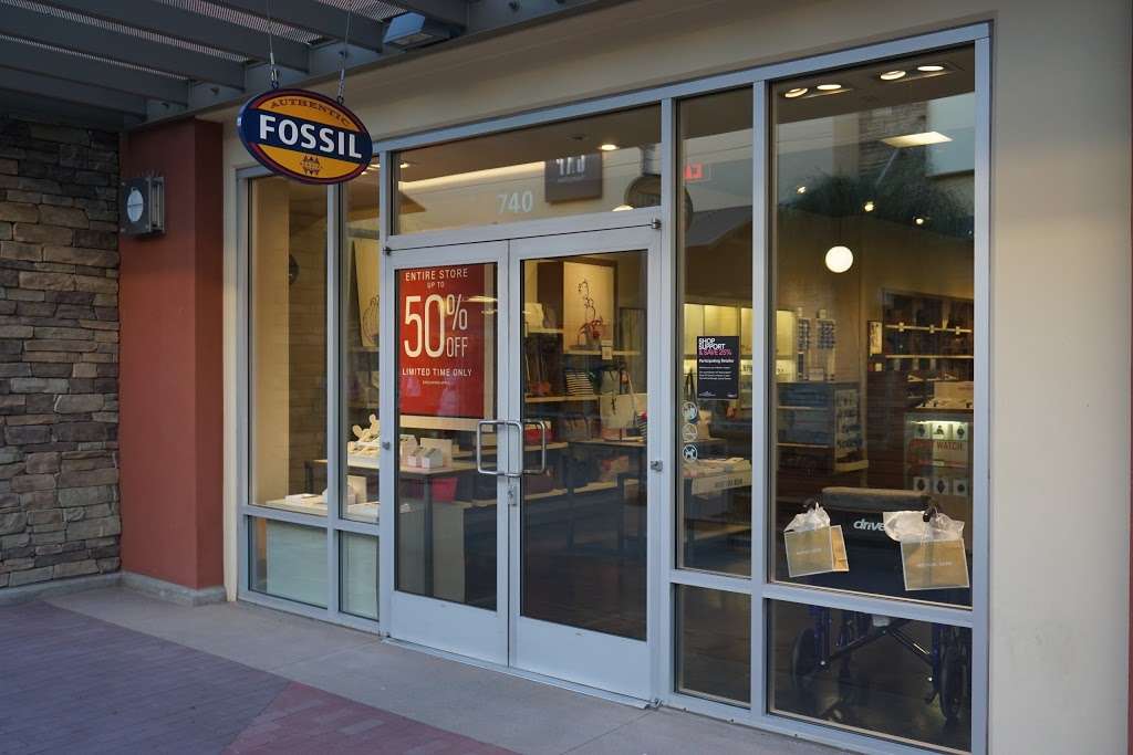 Fossil Outlet Store | PHOENIX PREMIUM OUTLETS 4976, W Willis Rd, Chandler, AZ 85226, USA | Phone: (480) 378-6300