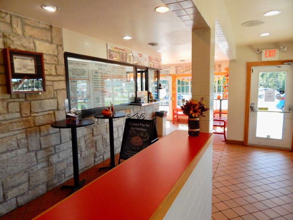 LeDucs Frozen Custard | 240 W Summit Ave, Wales, WI 53183, USA | Phone: (262) 968-2894