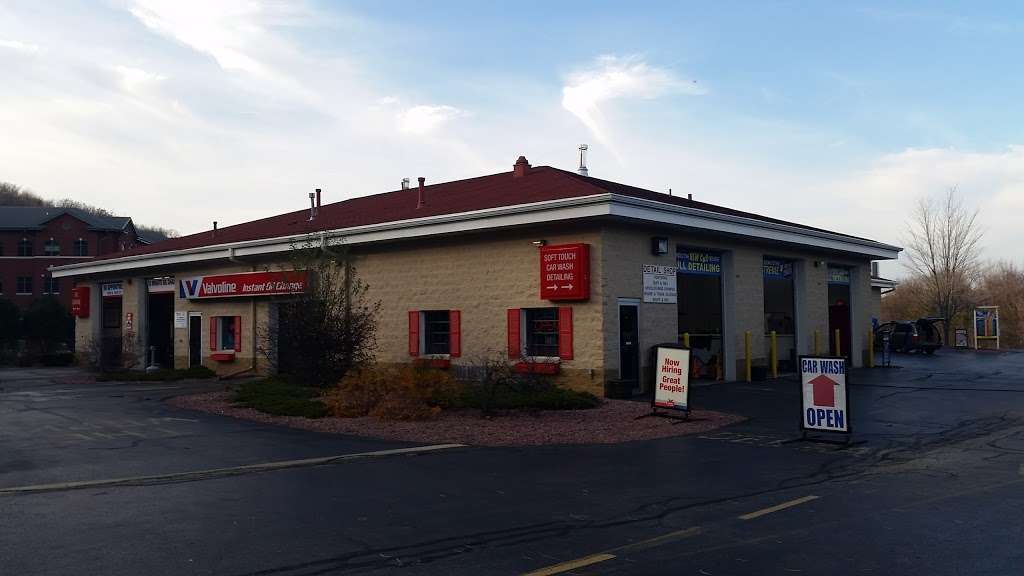 Valvoline Instant Oil Change | 2325 Sun Valley Dr, Delafield, WI 53018, USA | Phone: (262) 646-5640