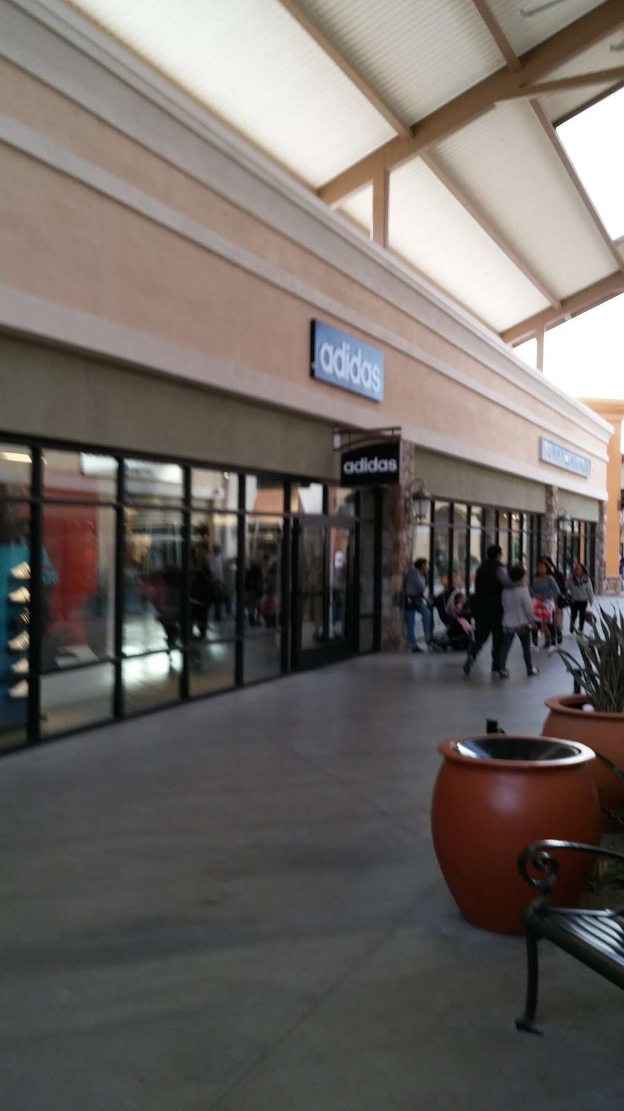 tejon outlets adidas