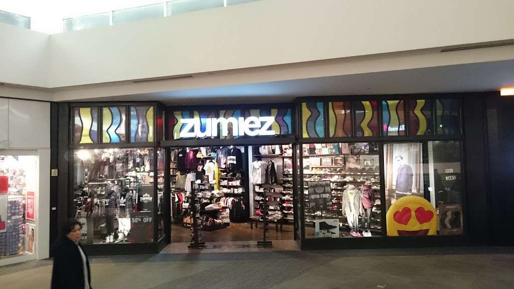 Zumiez | 2200 Eastridge Mall #245, San Jose, CA 95122, USA | Phone: (408) 238-8571