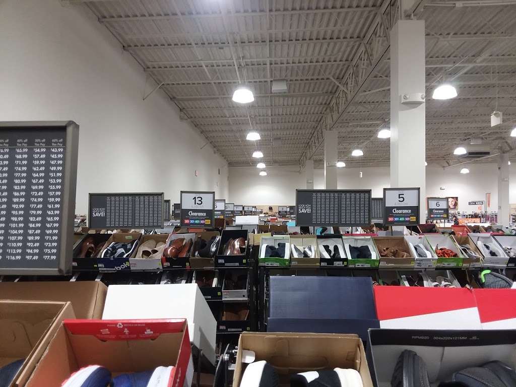 DSW Designer Shoe Warehouse | 13201 Gateway Center Dr, Gainesville, VA 20155 | Phone: (571) 248-6405