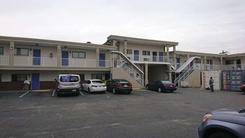 Motel 6 Elizabeth - Newark Liberty International Airport | 819 Spring St, Elizabeth, NJ 07201 | Phone: (908) 353-1365