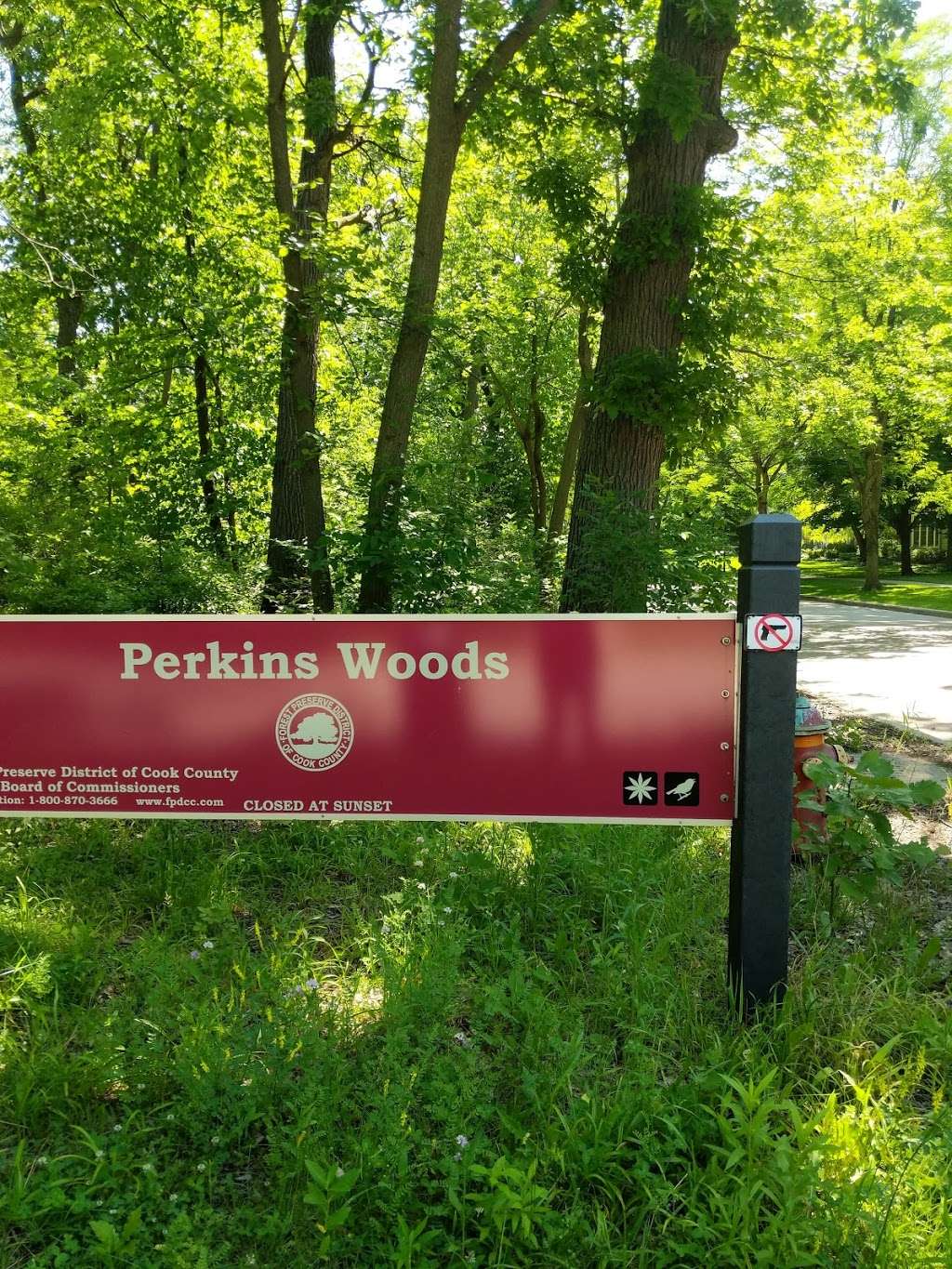 Perkins Woods | 2353 Ewing Ave, Evanston, IL 60201 | Phone: (800) 870-3666