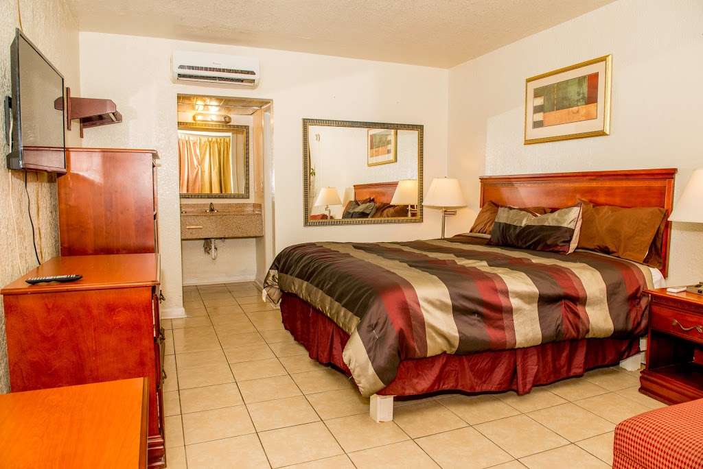 Lakeview motel | 1539 E Memorial Blvd, Lakeland, FL 33801, USA | Phone: (863) 937-9161