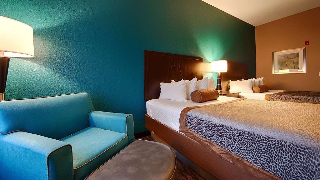 Best Western Plus Hiawatha Hotel | 119 E Lodge Rd, Hiawatha, KS 66434, USA | Phone: (785) 740-7000