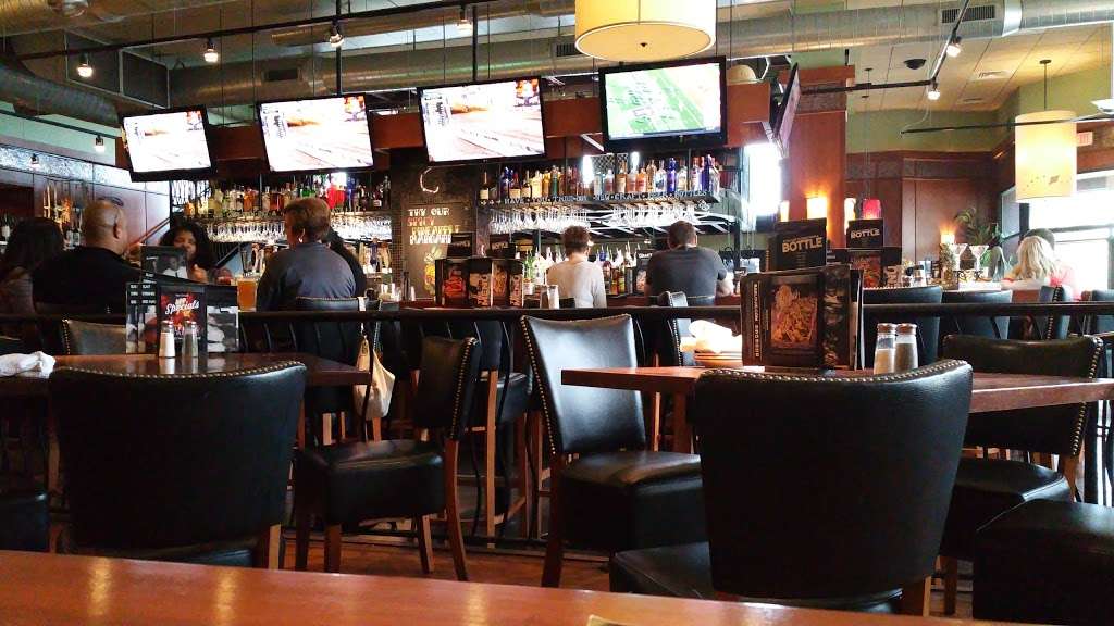 Bar Louie | 619 E Boughton Rd #A, Bolingbrook, IL 60440 | Phone: (630) 410-7100