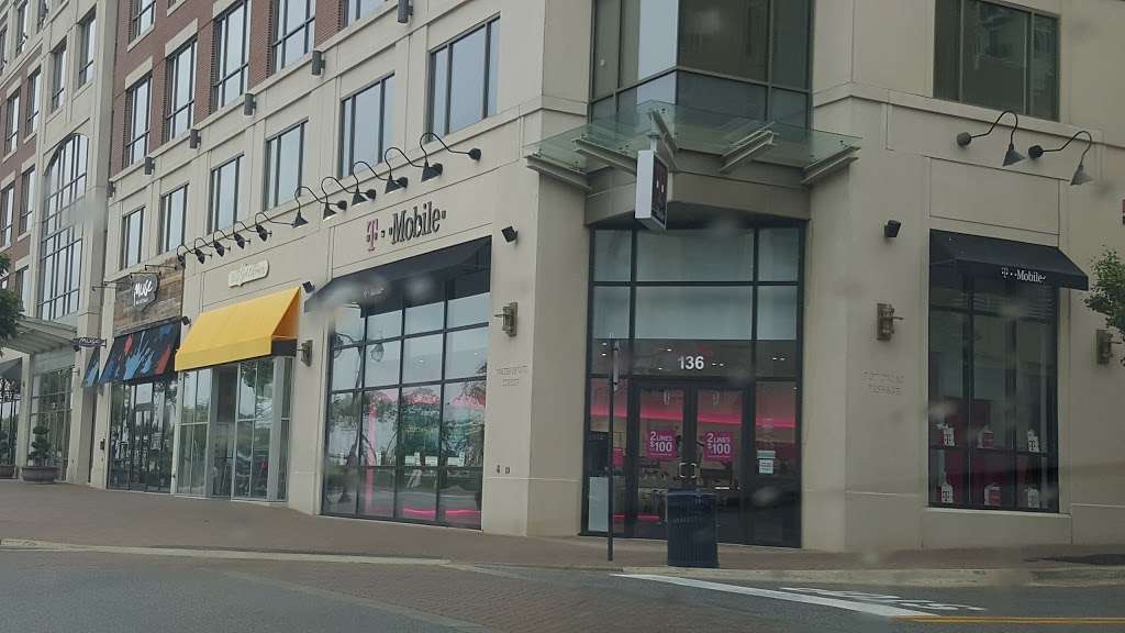 T-Mobile | 136 Waterfront St M1 & M2, Oxon Hill, MD 20745, USA | Phone: (301) 567-0262