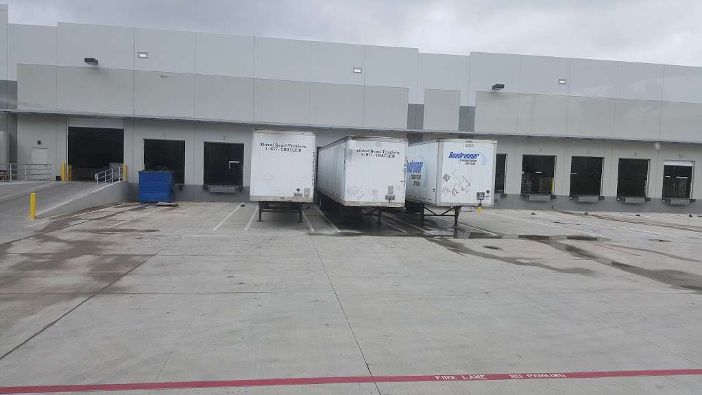 Roadrunner Freight | 210 W Trinity Blvd, Grand Prairie, TX 75050, USA | Phone: (972) 510-0200