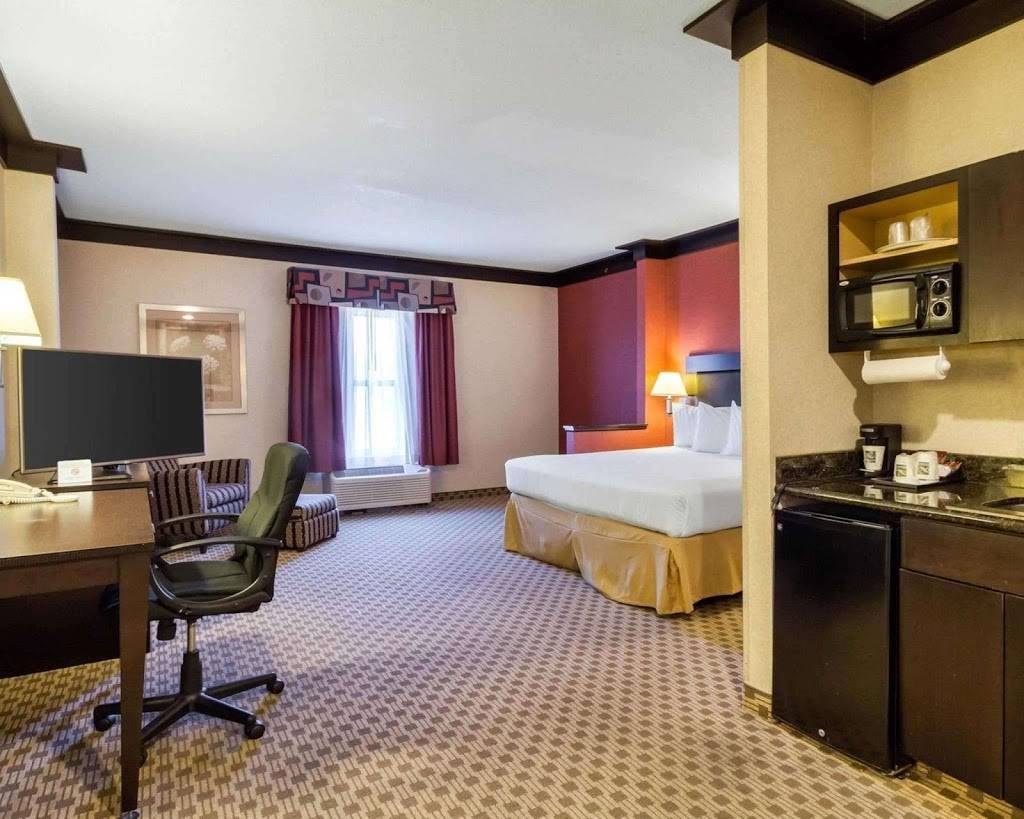 Quality Inn & Suites | 23303 Oakwood Commons Dr, Oakwood, OH 44146, USA | Phone: (440) 786-1998