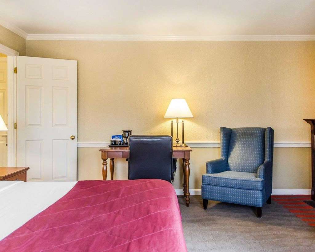 Clarion Inn Strasburg - Lancaster | 1400 Historic Dr, Strasburg, PA 17579, USA | Phone: (717) 687-7691