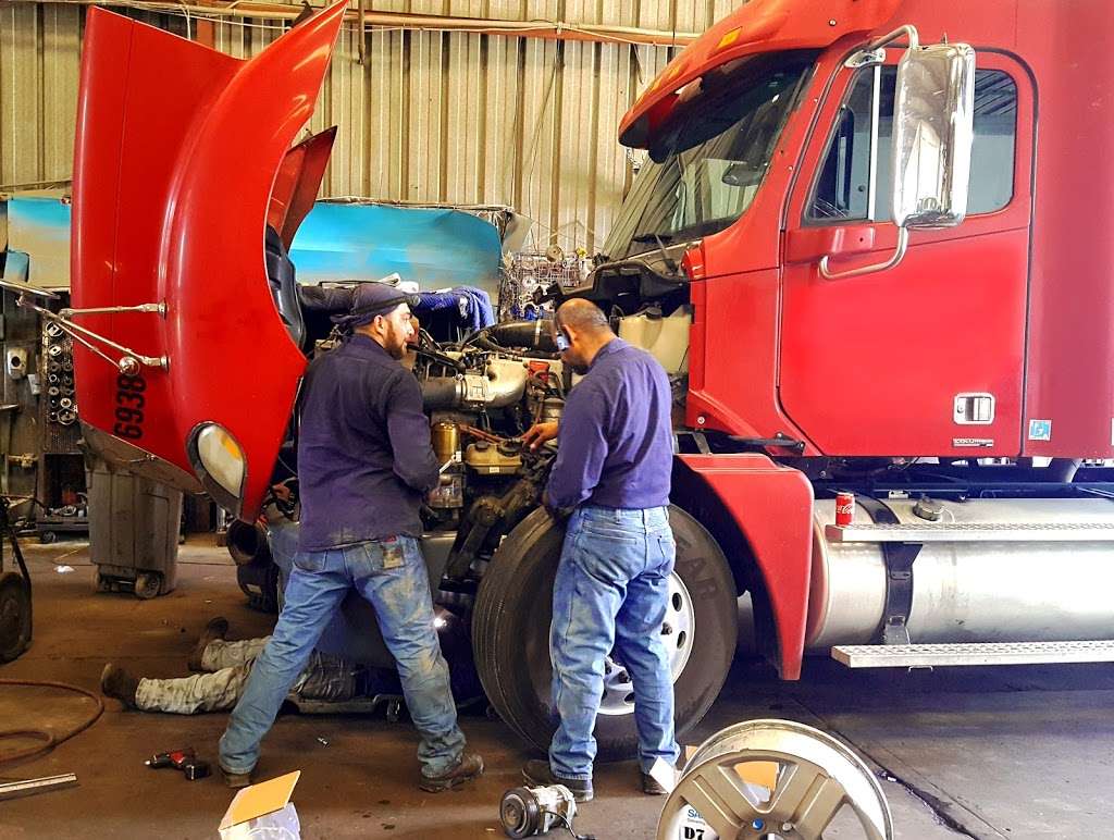 Salazar Muffler and Truck Repair | 2323 Chalk Hill Rd, Dallas, TX 75212, USA | Phone: (214) 761-9082
