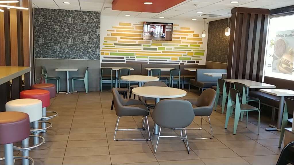 McDonalds | 4855 W Sauk Trail, Richton Park, IL 60471 | Phone: (708) 747-8820