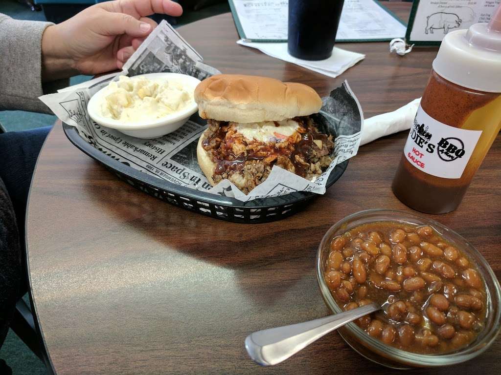 Smokin Eddies BBQ | 213 W Main St, Louisa, VA 23093 | Phone: (540) 967-1990