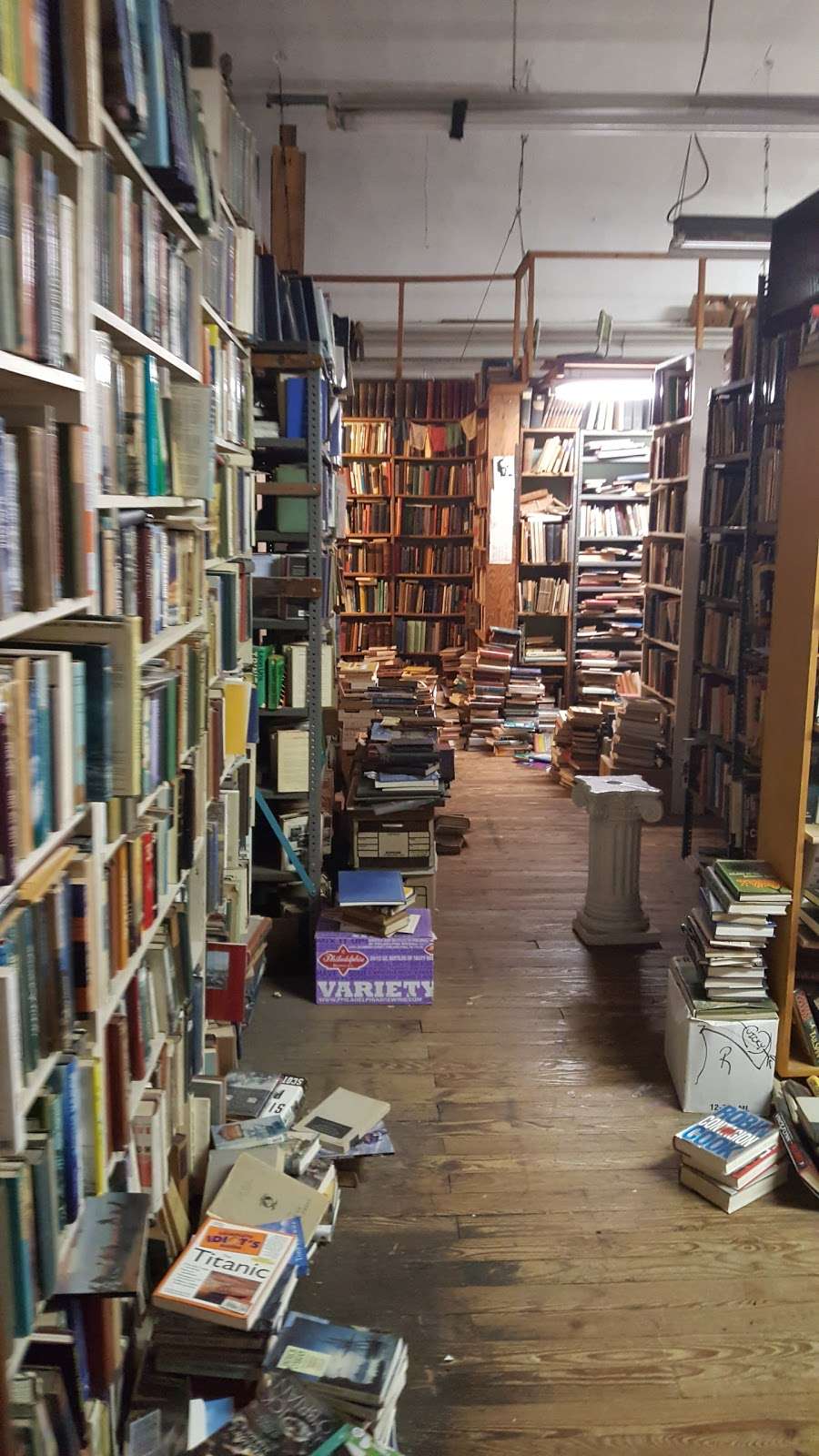 Port Richmond Books | 3037 Richmond St, Philadelphia, PA 19134, USA | Phone: (215) 425-3385