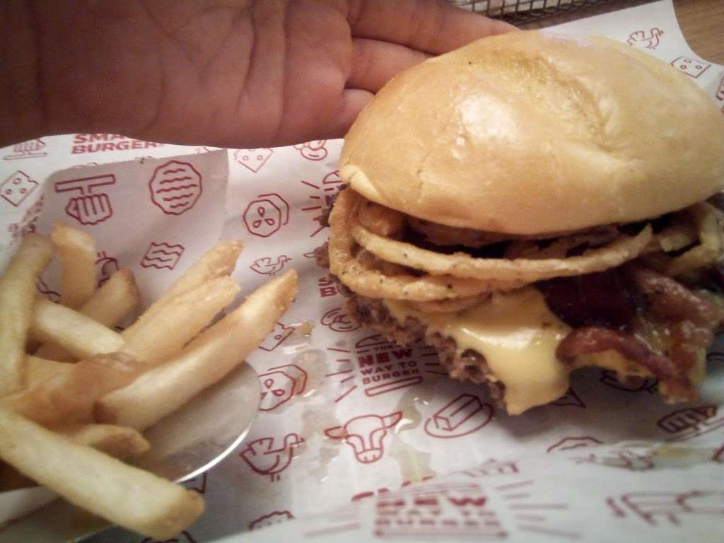 Smashburger | 700 NJ-3, Clifton, NJ 07013, USA | Phone: (973) 777-3600