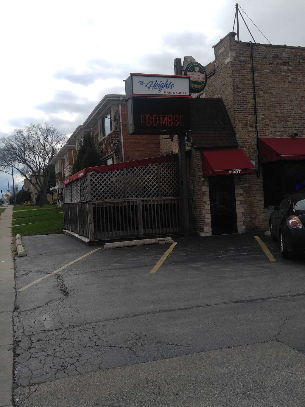 The Heights Bar & Grill | 6436 W Montrose Ave, Harwood Heights, IL 60706, USA | Phone: (708) 867-7781