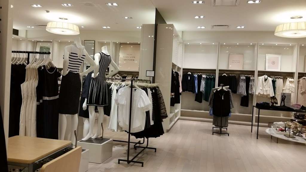 Ann Taylor | 230 Montgomery Mall, North Wales, PA 19454, USA | Phone: (215) 361-1049