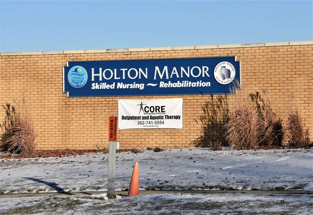 Holton Manor | 645 N Church St, Elkhorn, WI 53121, USA | Phone: (262) 723-4963