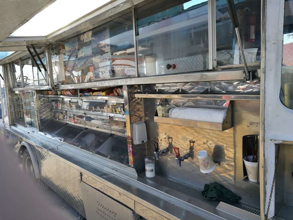 Chris Catering Lunch Truck | 173 Export St, Newark, NJ 07114, USA