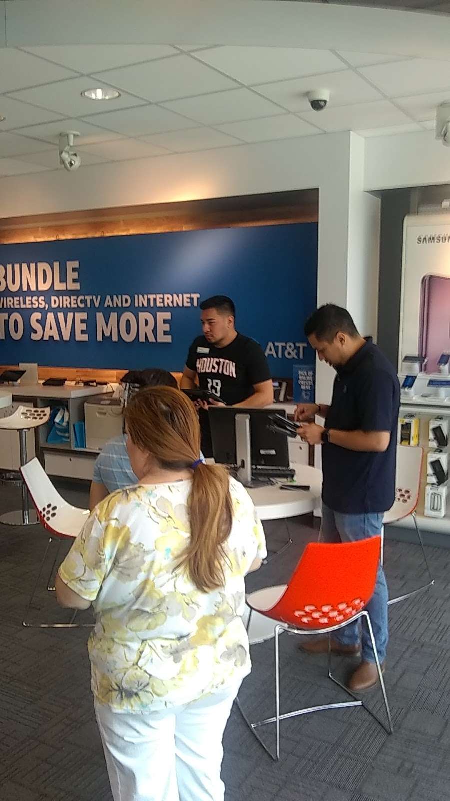 AT&T Store | 10701 North Fwy, Houston, TX 77037, USA | Phone: (281) 591-6555