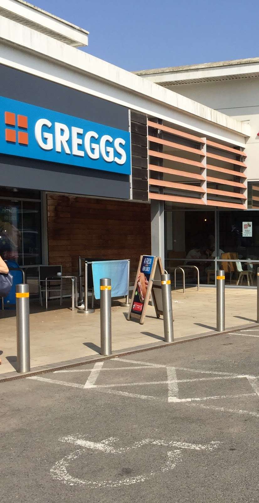 Greggs Tunbridge Wells | 7b, Fountains Retail Park, Tunbridge Wells TN2 3FB, UK | Phone: 01892 530562