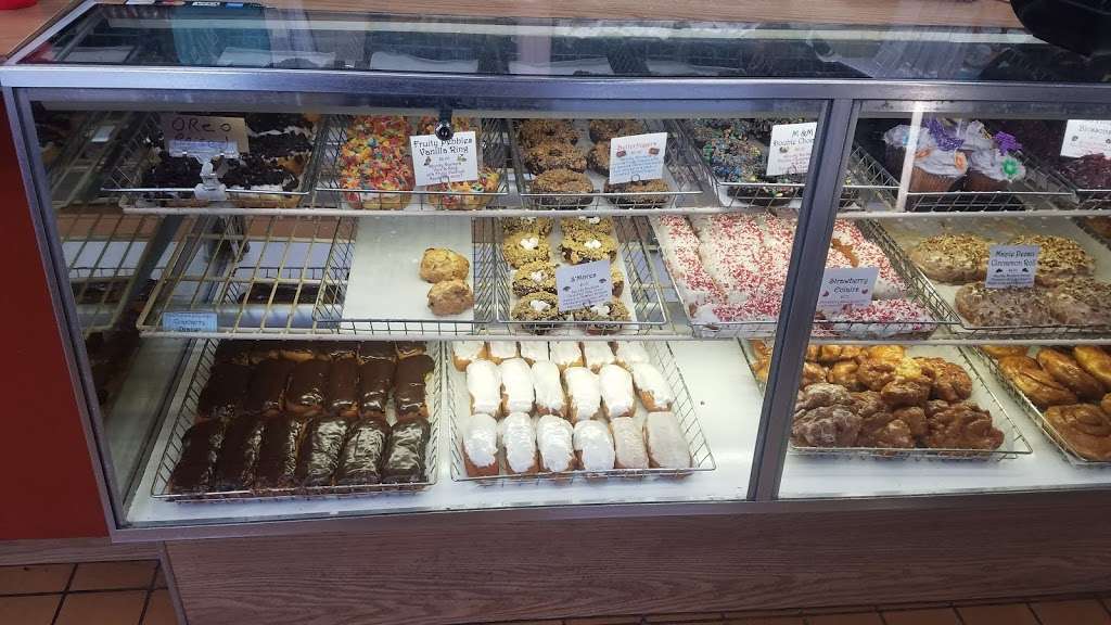 Spunky Dunkers Donuts | 20 S Northwest Hwy, Palatine, IL 60074 | Phone: (847) 358-7935