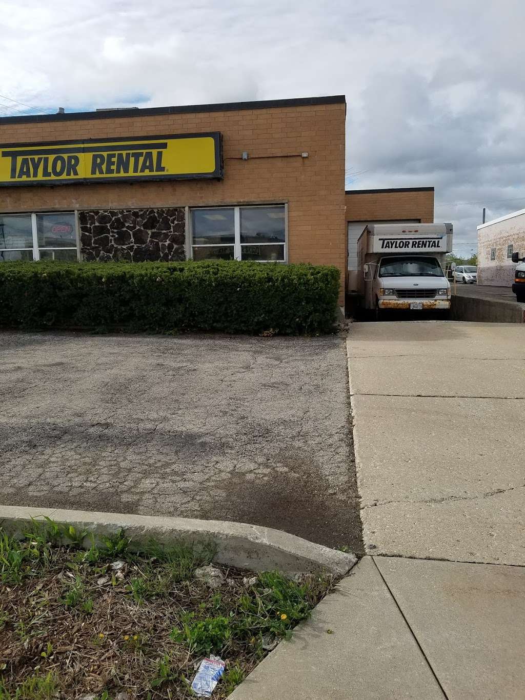 Taylor Rental Center | 1547 Brandy Pkwy, Streamwood, IL 60107, USA | Phone: (630) 289-2550