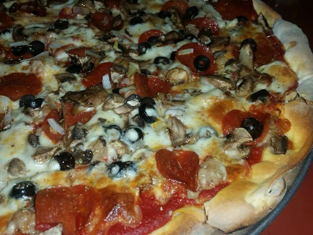 Caradaro Club Pizza | 5010 W Vliet St, Milwaukee, WI 53208, USA | Phone: (414) 476-7700