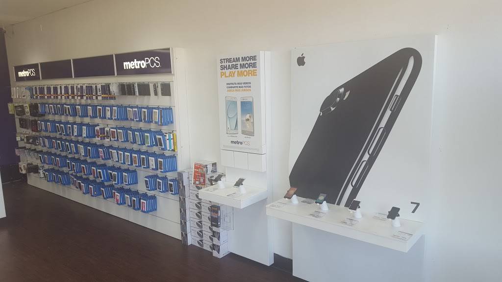 Metro by T-Mobile | 1885 Esters Rd Ste 130, Irving, TX 75061, USA | Phone: (972) 313-0275