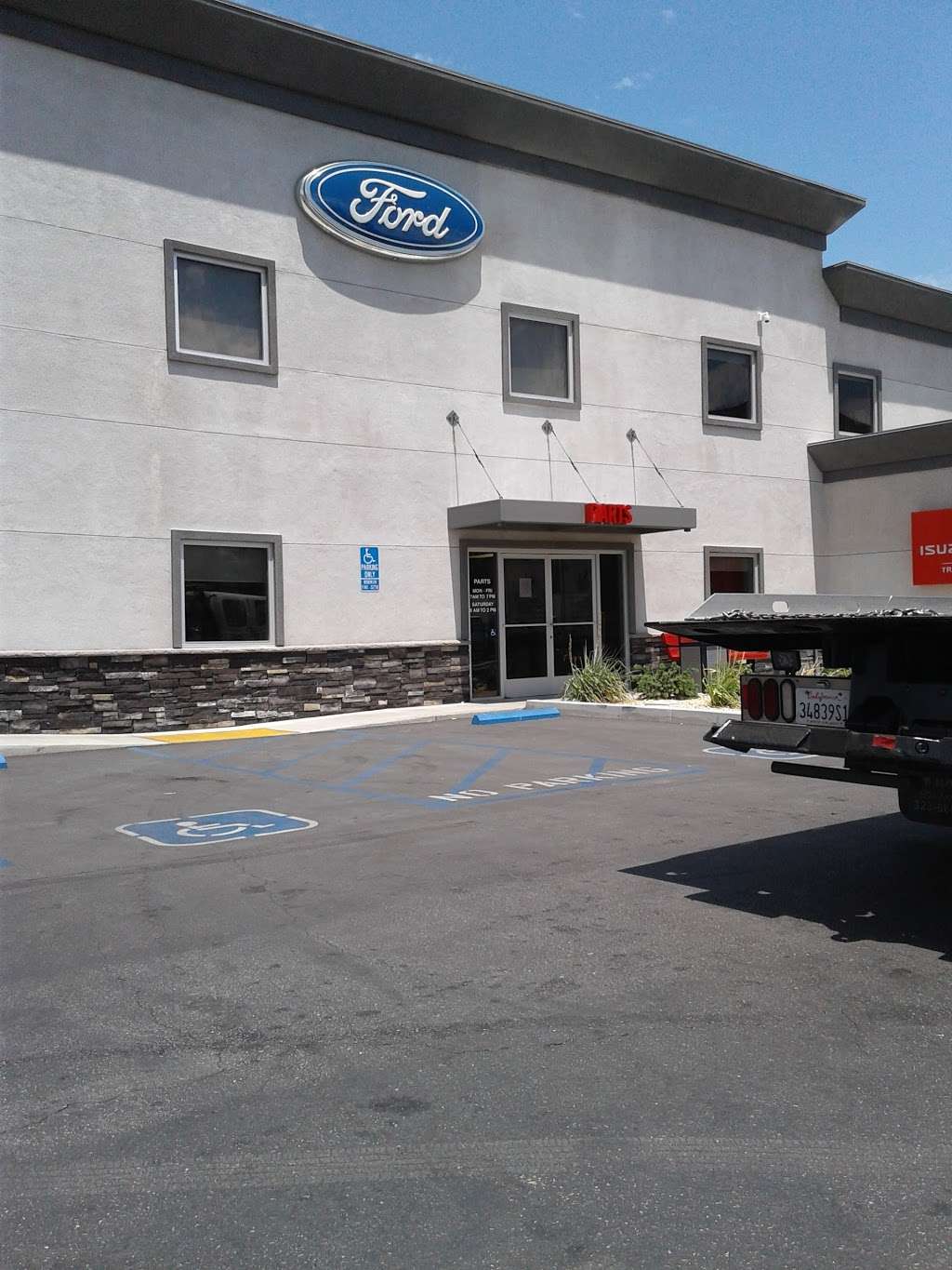 Rush Truck Center | 2450 Kella Ave, City of Industry, CA 90601, USA | Phone: (562) 551-5000