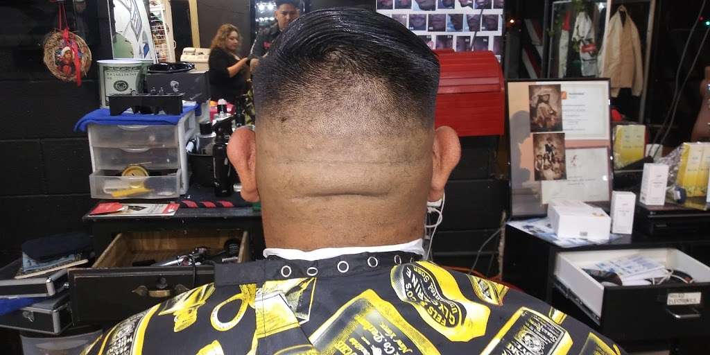 Take over barbershop | 2573 Clarendon Avenue Huntington Park, CA 90255 USA | Phone: (323) 667-6815