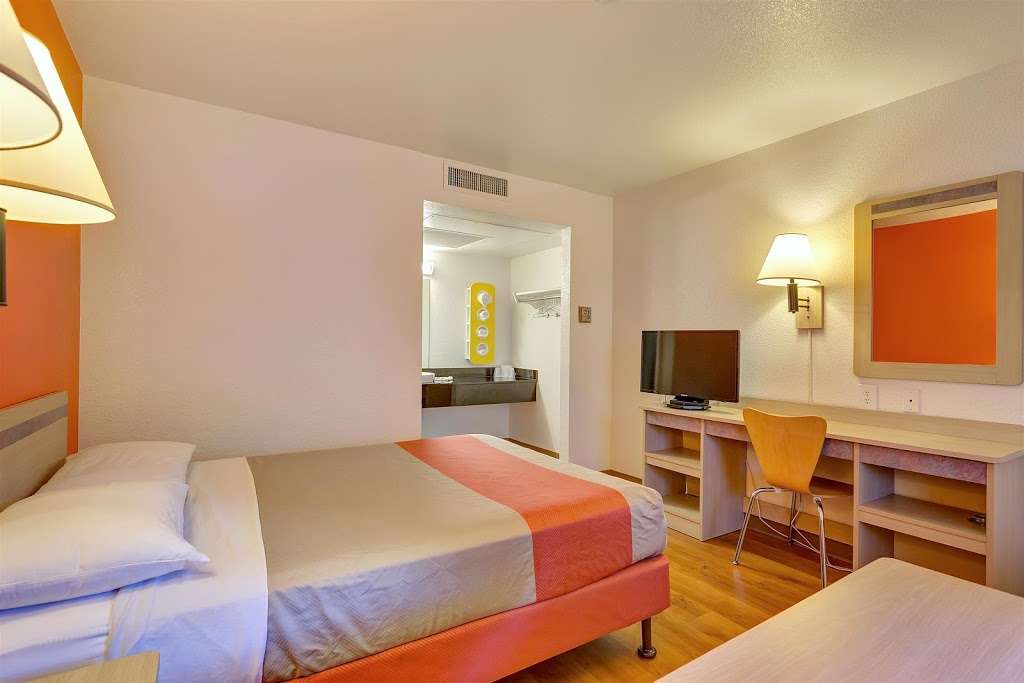 Motel 6 Santa Rosa North CA | 3145 Cleveland Ave, Santa Rosa, CA 95403, USA | Phone: (707) 536-0207