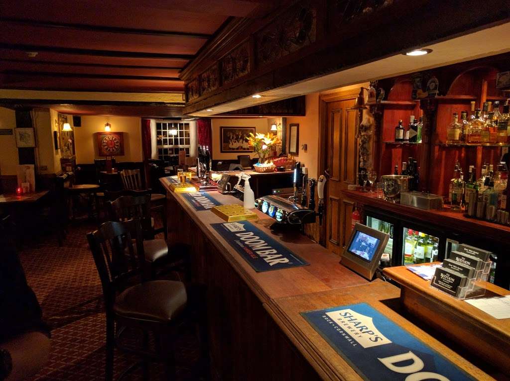 The Red Lion & Cellar Room | Old Rd, Betchworth RH3 7DS, UK | Phone: 01737 843336