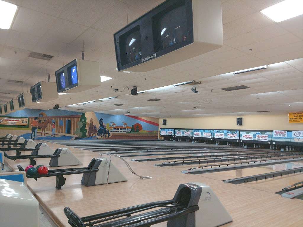 Knob Hill Country Lanes | 363 NJ-33, Manalapan Township, NJ 07726, USA | Phone: (732) 446-6001