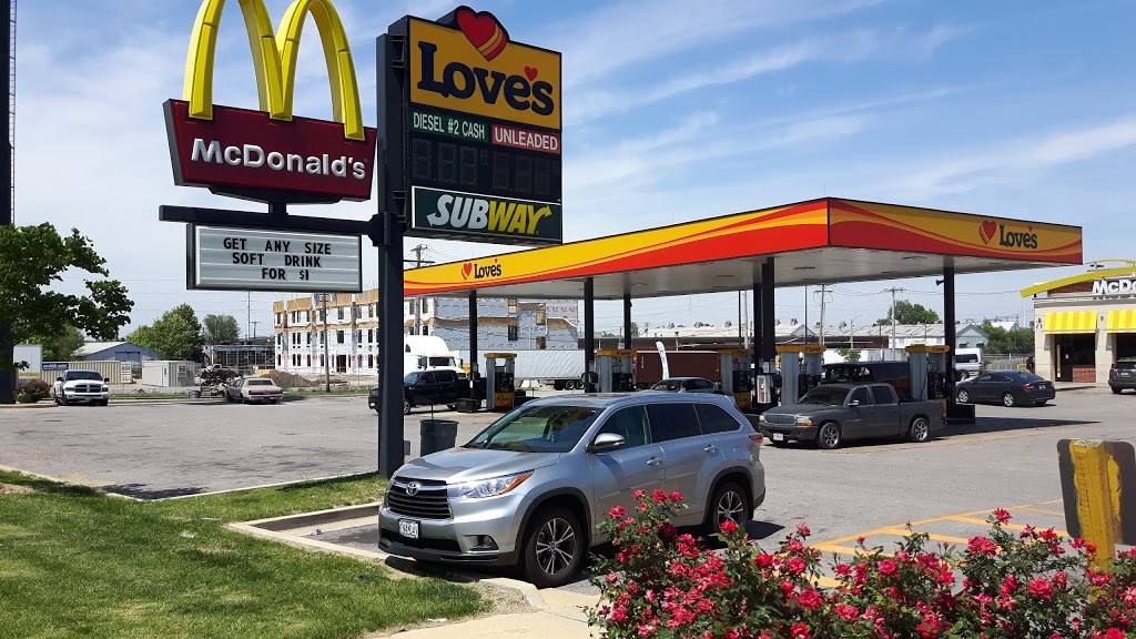 Loves Travel Stop | 6124 N Broadway, St. Louis, MO 63147, USA | Phone: (314) 383-0506