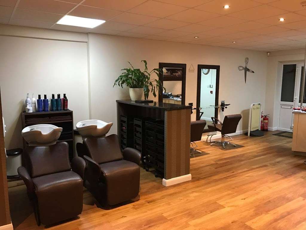 Wayne Matthews Hairdressing | 1B Derwent Rd, Tonbridge TN10 3HZ, UK | Phone: 01732 359136