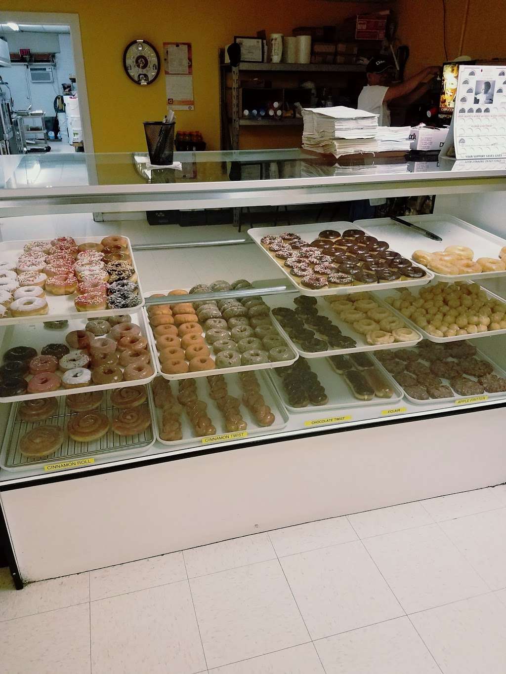 Denna Donuts | 304 Willcox St, Anahuac, TX 77514, USA | Phone: (409) 267-6521