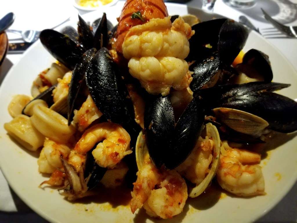 P F Seafood Market Restaurant | 1090 Bloomfield Ave, West Caldwell, NJ 07006, USA | Phone: (973) 227-1007