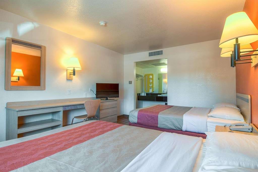 Motel 6 Los Angeles - Pomona | 2470 S Garey Ave, Pomona, CA 91766, USA | Phone: (909) 591-1871