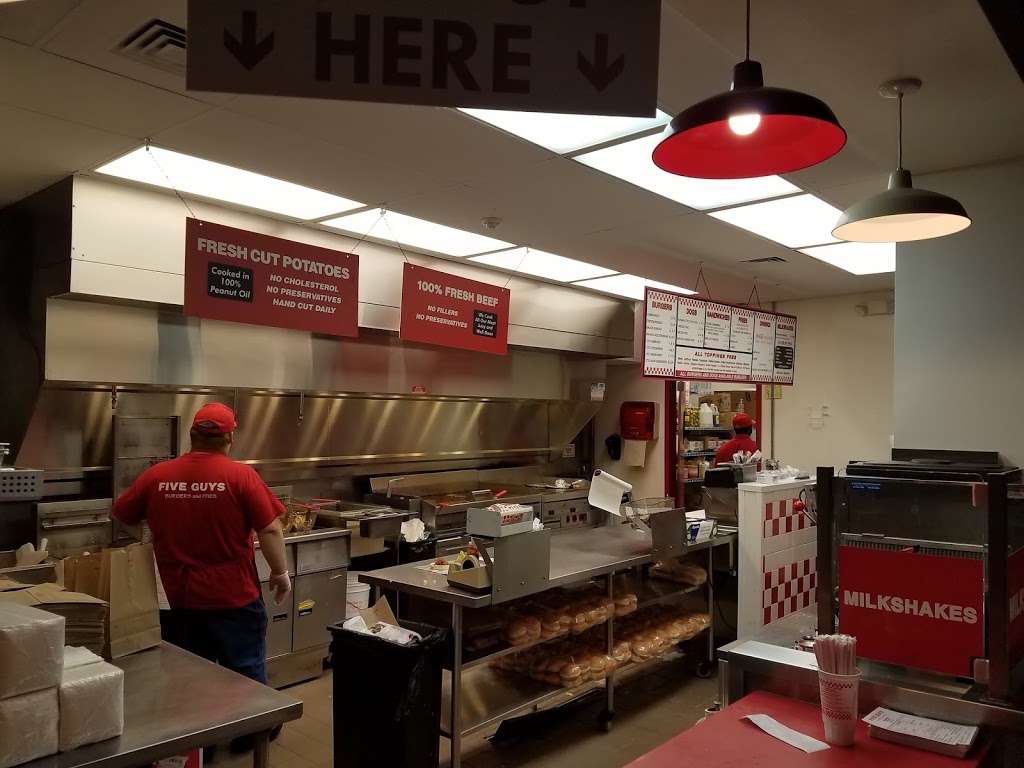 Five Guys | 255 S Main St, Newtown, CT 06470, USA | Phone: (203) 304-1193