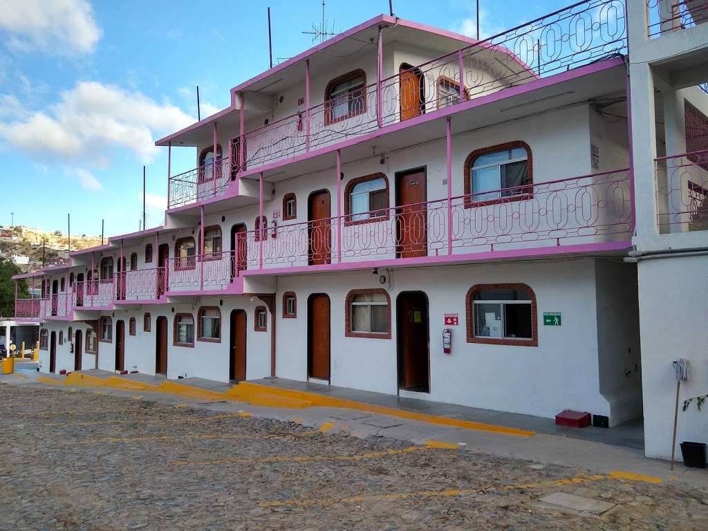 Motel Lago de Los Flamingos | Interior M, Blvd. Cuauhtemoc Sur 4073, Tejamen, 22634 Tijuana, B.C., Mexico | Phone: 664 684 3010