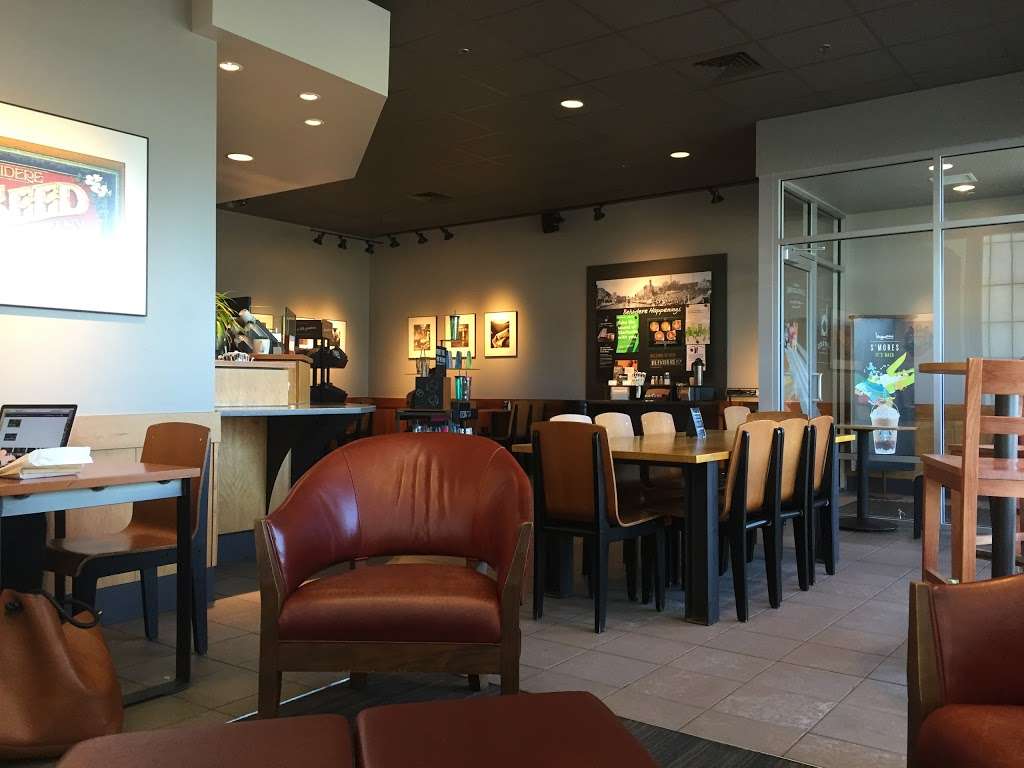 Starbucks | 1922 Gateway Center Dr, Belvidere, IL 61008, USA | Phone: (815) 544-5859