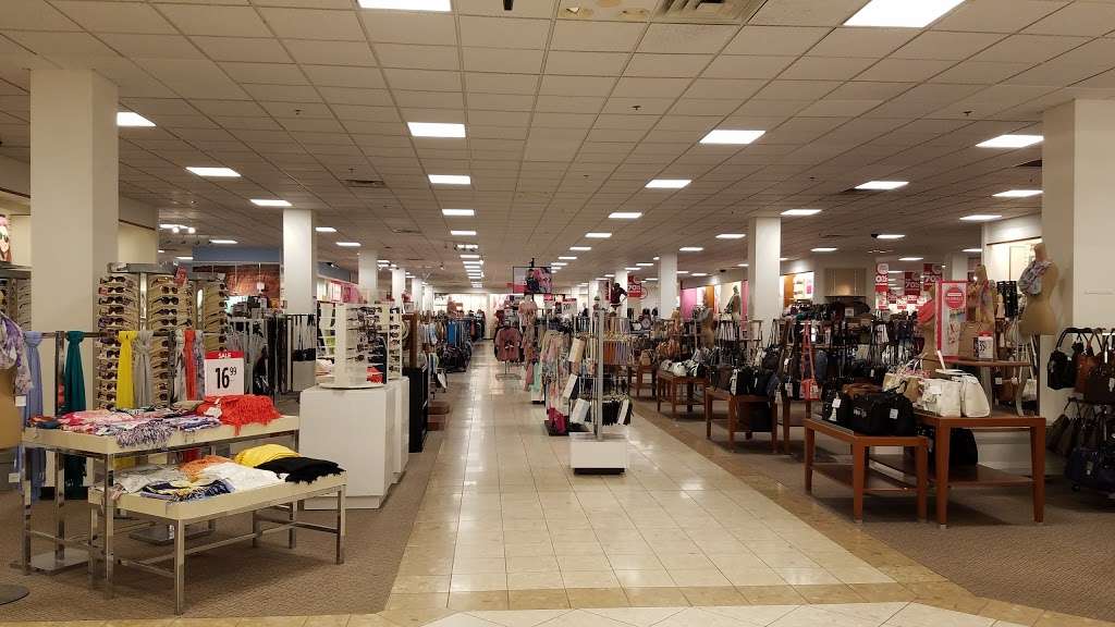 JCPenney | 4 Hawthorn Center, Vernon Hills, IL 60061, USA | Phone: (847) 549-0788