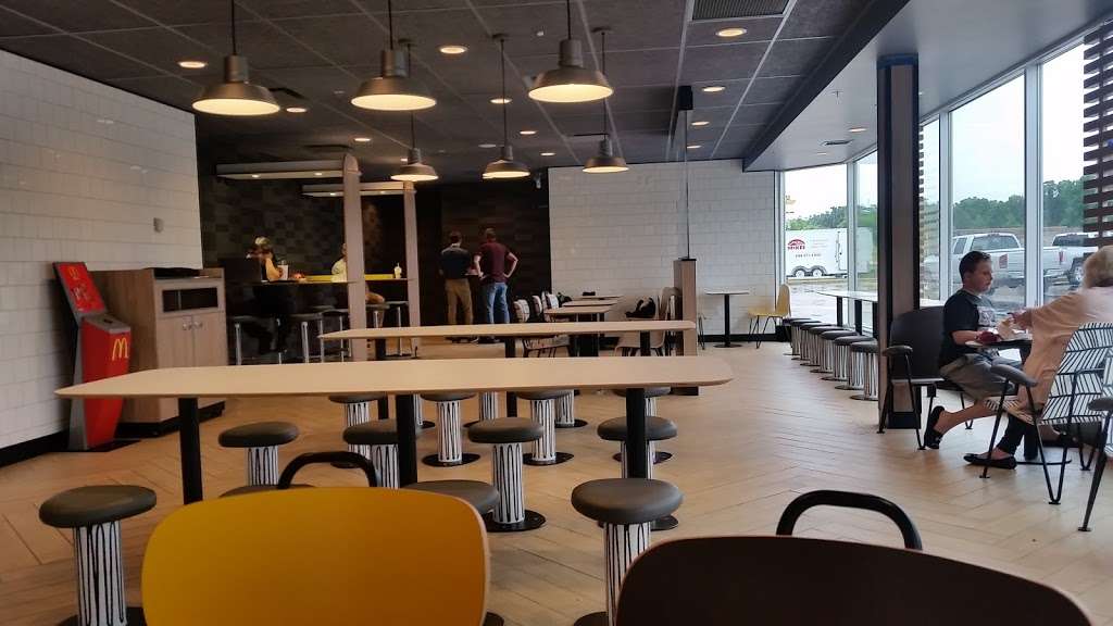 McDonalds | 1020 N Rochester St, Mukwonago, WI 53149, USA | Phone: (262) 363-3039