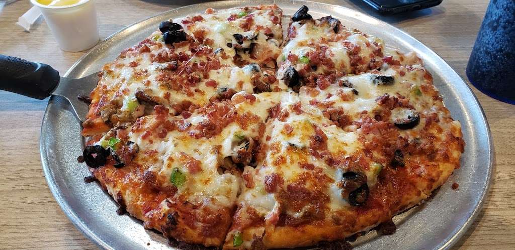 Chicagos Pizza | 1004 N Main St, Cloverdale, IN 46120, USA | Phone: (765) 795-4070