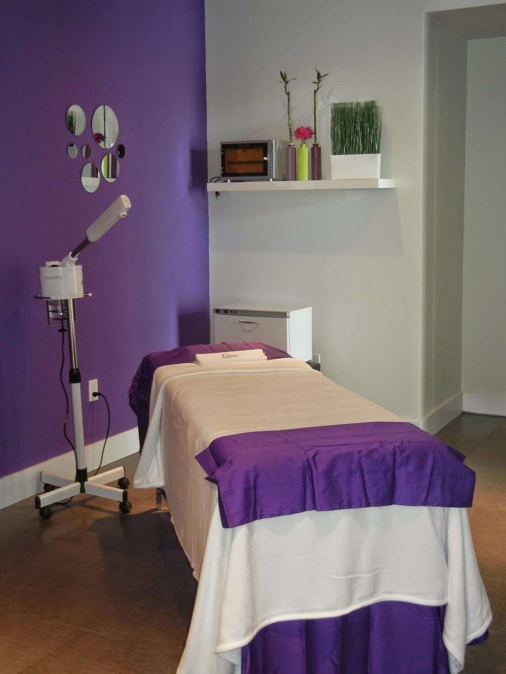 Deluxe Center Spa | 1105 E Sunrise Blvd, Fort Lauderdale, FL 33304, USA | Phone: (954) 449-6765