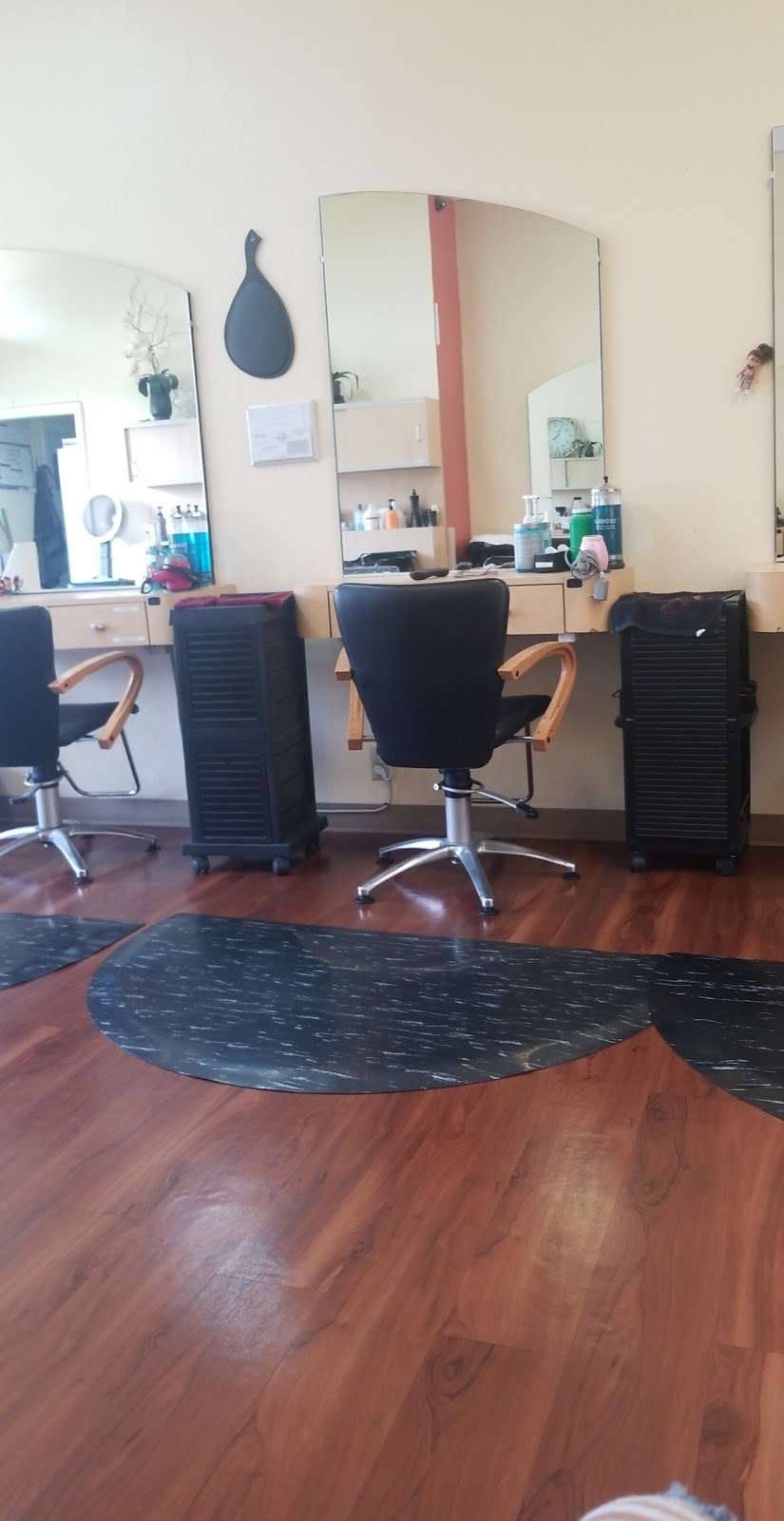 Yolas Beauty Salon | 2995 Monument Blvd # C, Concord, CA 94520, USA | Phone: (925) 825-6611