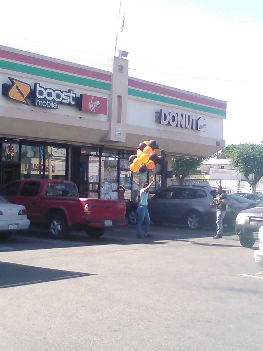 Donut House | 14309 Atlantic Ave # 101, Compton, CA 90221, USA | Phone: (310) 632-7376