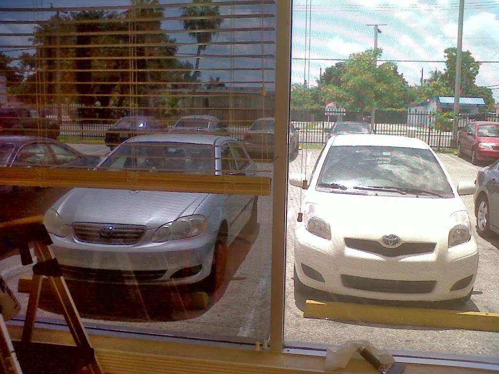 Cool World Window Tinting Solutions | 2639 N Riverside Dr #305, Pompano Beach, FL 33062, USA | Phone: (305) 707-6968